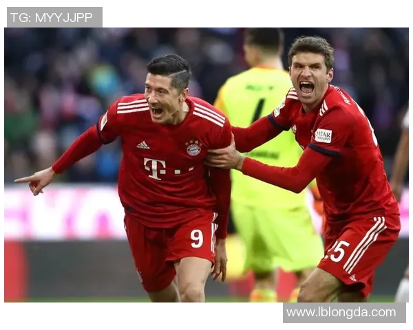 莱万重返安联球场引发拜仁球迷愤怒大嘘声感叹忘恩负义情绪高涨